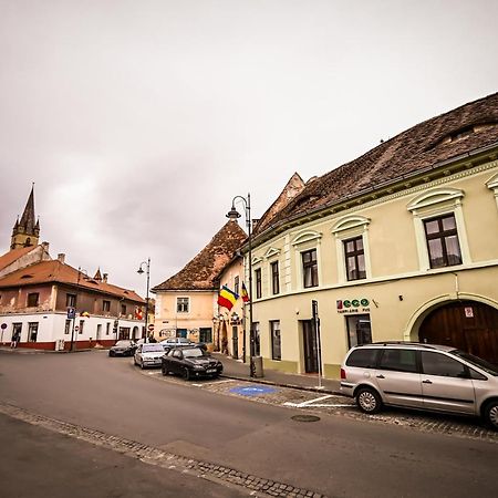 Jules' Sunny, Spacious And Central Apartment Sibiu Eksteriør bilde