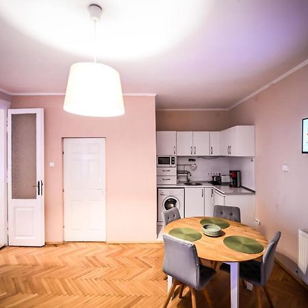 Jules' Sunny, Spacious And Central Apartment Sibiu Eksteriør bilde