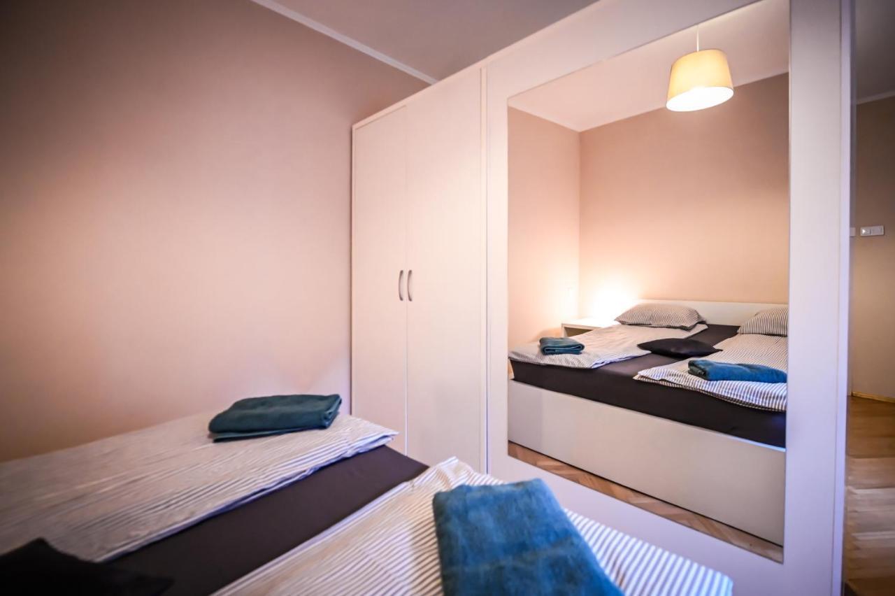 Jules' Sunny, Spacious And Central Apartment Sibiu Eksteriør bilde