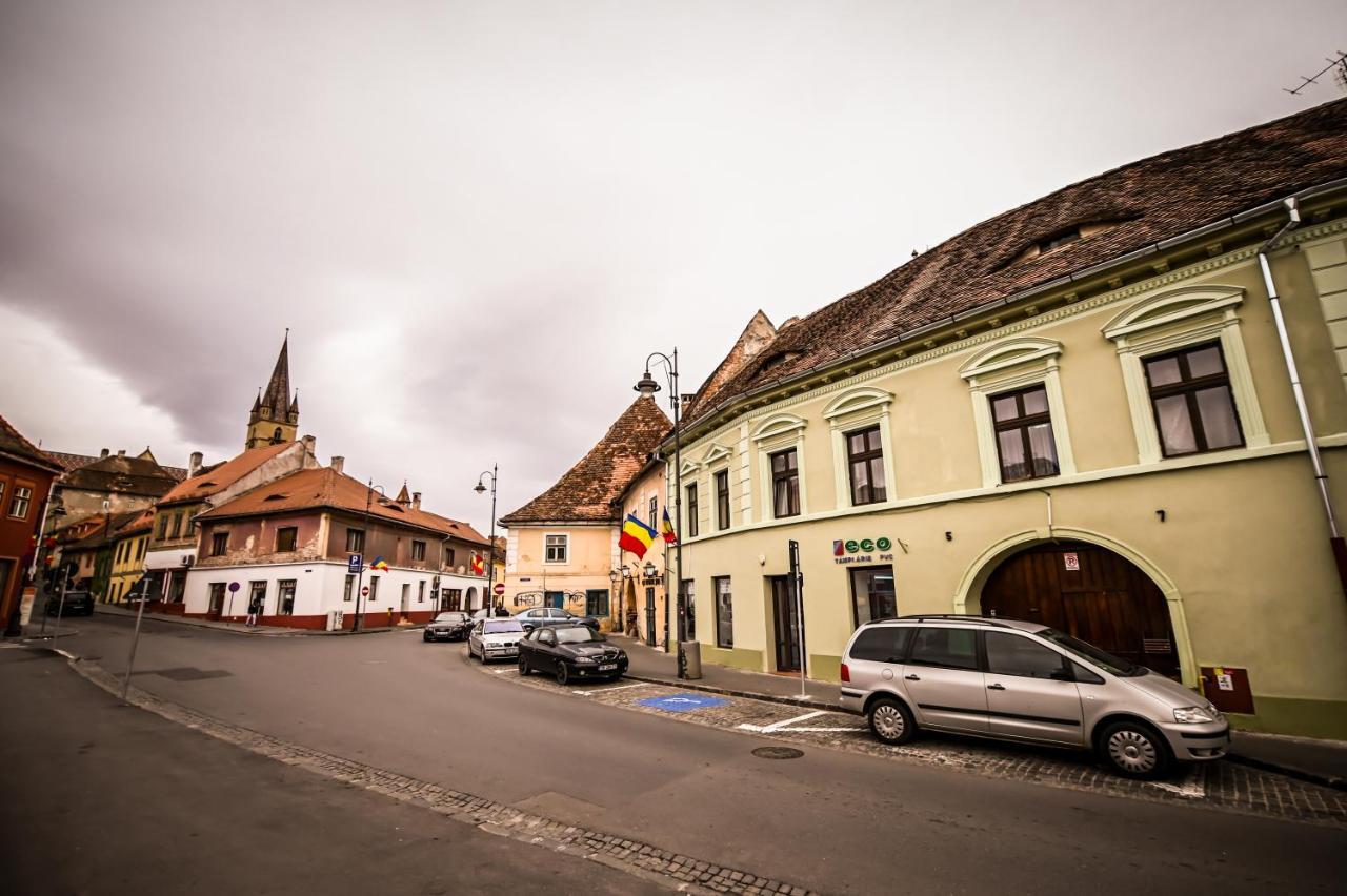 Jules' Sunny, Spacious And Central Apartment Sibiu Eksteriør bilde