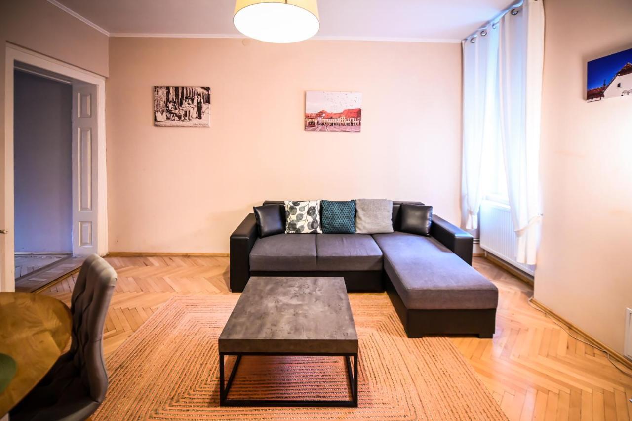 Jules' Sunny, Spacious And Central Apartment Sibiu Eksteriør bilde