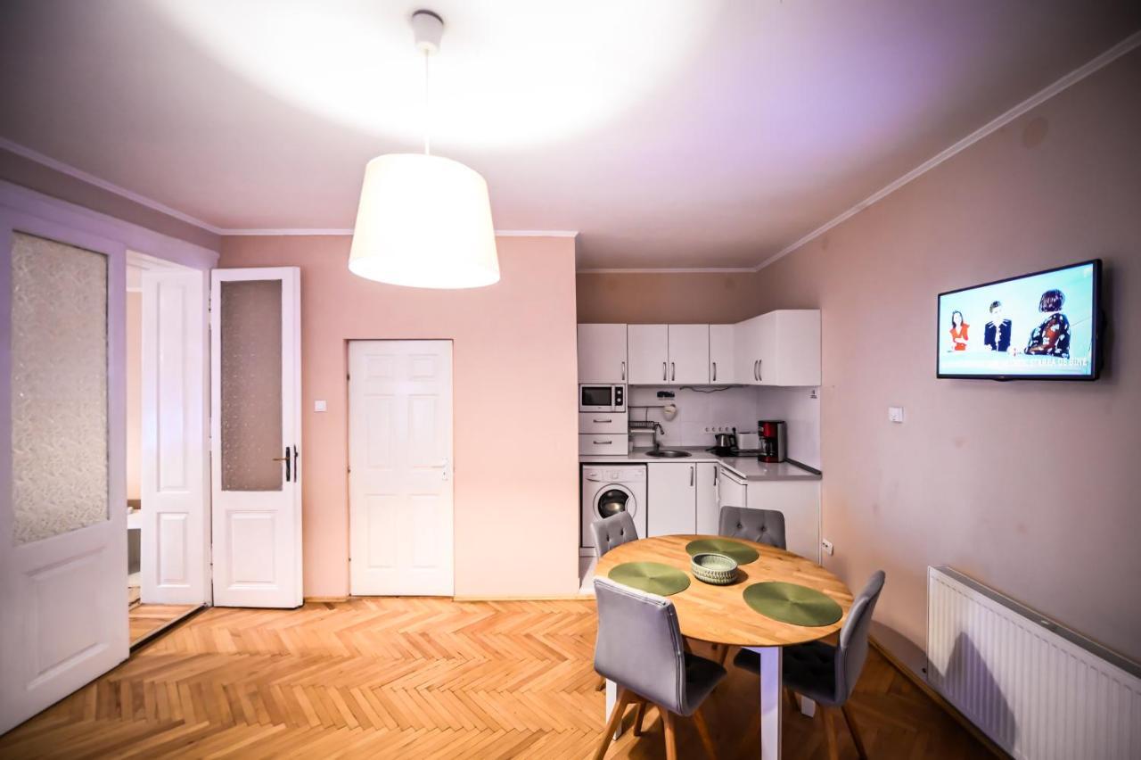 Jules' Sunny, Spacious And Central Apartment Sibiu Eksteriør bilde