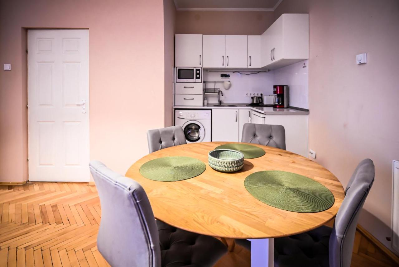 Jules' Sunny, Spacious And Central Apartment Sibiu Eksteriør bilde